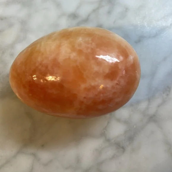 Vtg pink orange alabaster marble stone egg. 3” tall; 1-3/4” wide; 150grams - Picture 2 of 4
